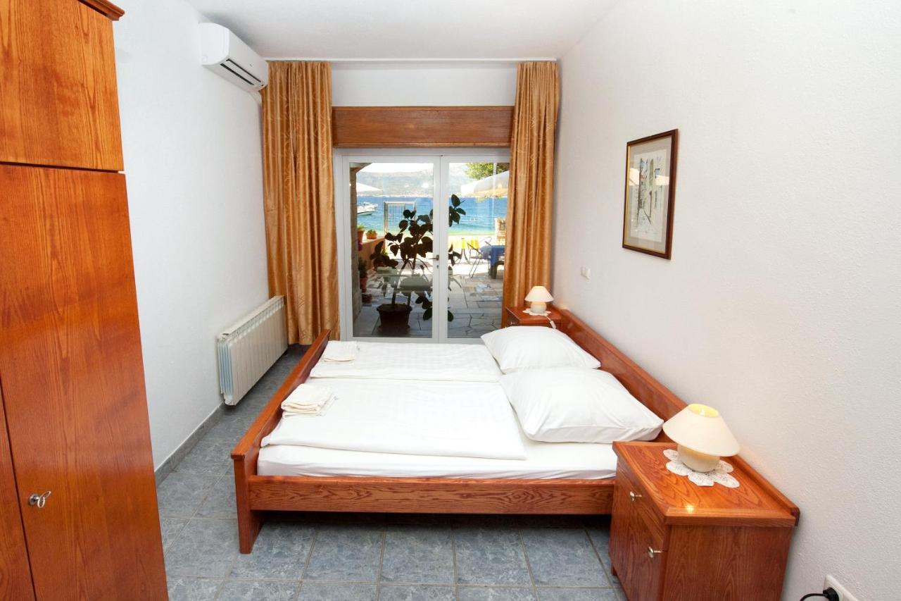 Apartments By The Sea Slatine, Ciovo - 10435 Kültér fotó